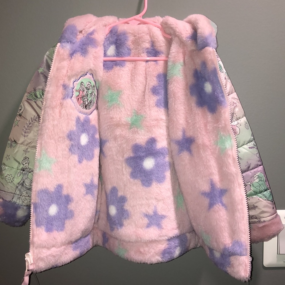 *NO OFFERS PLEASE* BRAND NEW DISNEY GIRL JACKET WITH SHERPA INSIDE OF IT! NWTS! - Picture 3 of 5